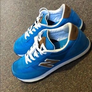 New balance tennis shoes